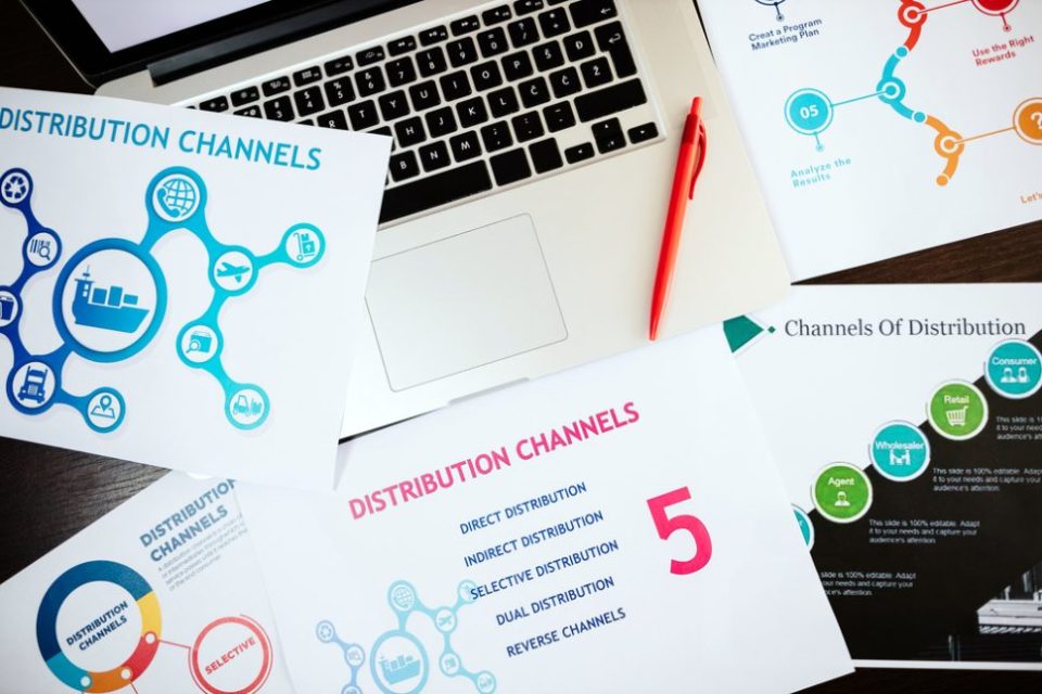 5 Reasons LinkedIn Deserves Your Attention Over Facebook or Instagram
